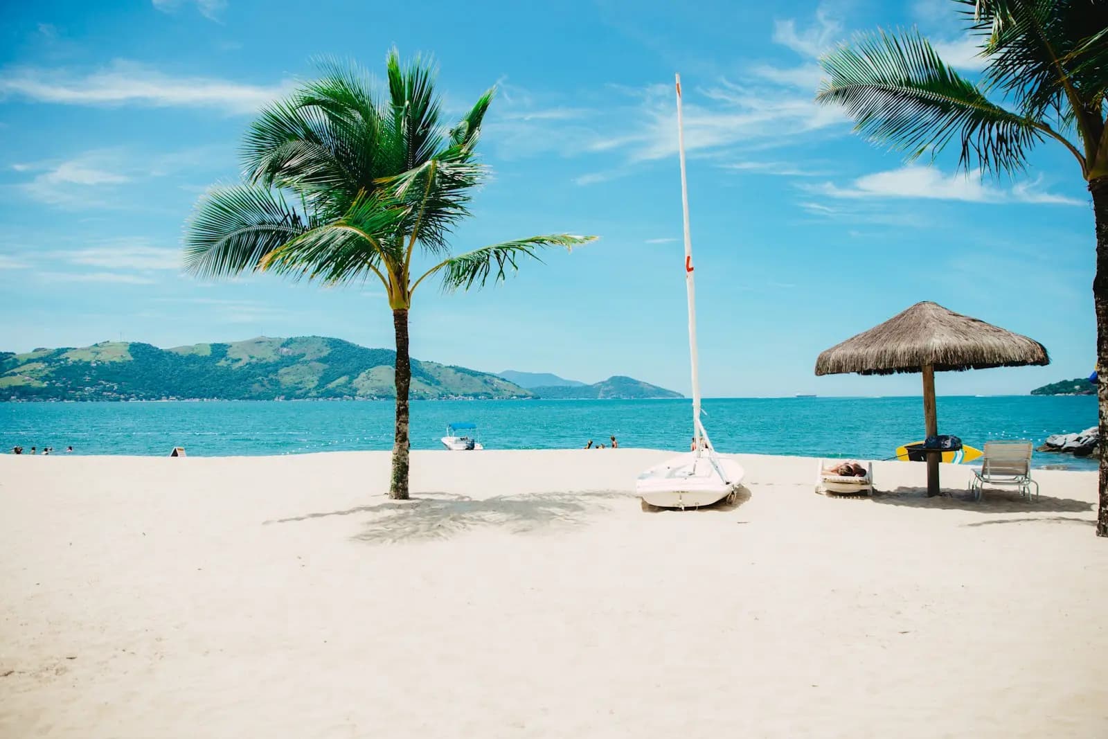 Plage de sable blanc et cocotiers à Punta Cana — Caraïbes