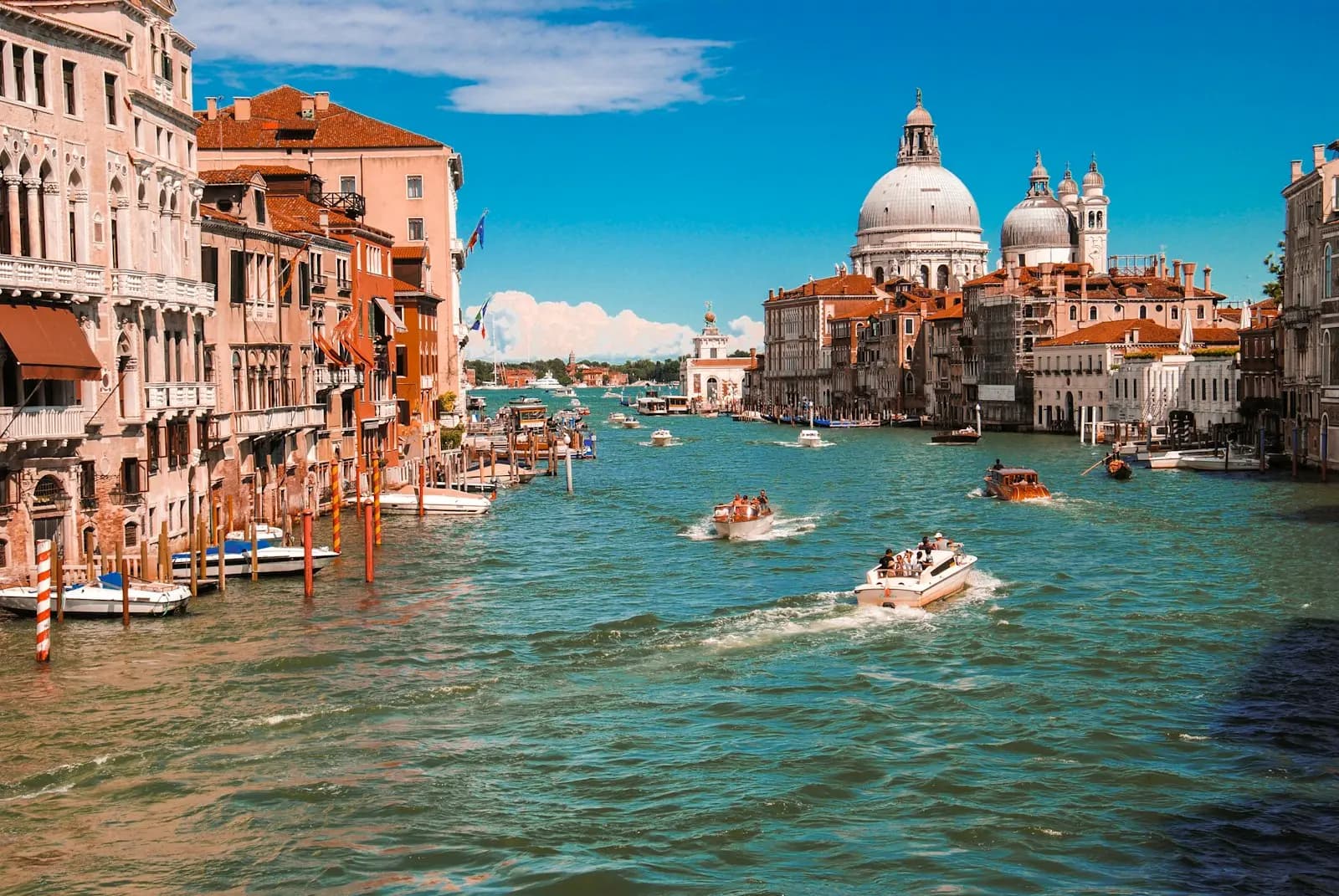 Le Grand Canal de Venise et la basilique Santa Maria della Salute